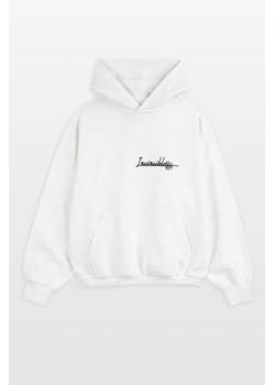 Biała bluza BOXY z kapturem z minimalistycznym haftem z przodu wkładana przez głowę, Rozmiar - 152, Kolor - Biały ze sklepu REPORTER w kategorii Bluzy chłopięce - zdjęcie 189110389