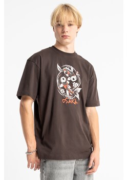 Brązowy t-shirt LOOSE z autorską grafiką z przodu, Rozmiar - 140, Kolor - 790 ze sklepu REPORTER w kategorii T-shirty chłopięce - zdjęcie 189110519