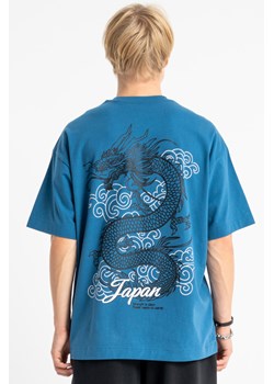 Niebieski t-shirt OVERSIZE z autorską grafiką z tyłu, Rozmiar - 140, Kolor - Niebieski ze sklepu REPORTER w kategorii T-shirty chłopięce - zdjęcie 189110539