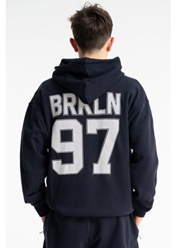 Granatowa bluza REGULAR z kapturem z autorską grafiką z tyłu, Rozmiar - 140, Kolor - Granatowy ze sklepu REPORTER w kategorii Bluzy chłopięce - zdjęcie 189110939