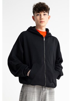 Czarna bluza BOXY z kapturem z minimalistycznym nadrukiem, Rozmiar - 146, Kolor - Czarny ze sklepu REPORTER w kategorii Bluzy chłopięce - zdjęcie 189111026
