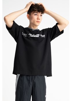 Czarny t-shirt LOOSE z nadrukiem z przodu, Rozmiar - 152, Kolor - Czarny ze sklepu REPORTER w kategorii T-shirty chłopięce - zdjęcie 189111097