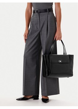 Torebka Calvin Klein Ck Re-Lock Medium Shopper LV04F3223G Czarny ze sklepu eobuwie.pl w kategorii Torby Shopper bag - zdjęcie 189113588