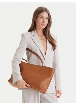 Torebka Calvin Klein Emblem Aop Perfor Lthr Tote LV04F3359G Brązowy ze sklepu eobuwie.pl w kategorii Torby Shopper bag - zdjęcie 189113645