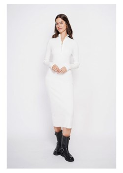 ASSUILI Sukienka dzianinowa w kolorze białym ze sklepu Limango Polska w kategorii Sukienki - zdjęcie 189118128