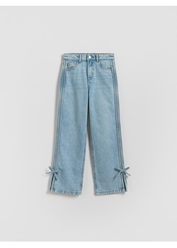 Reserved - Jeansy straight z kokardkami - niebieski ze sklepu Reserved w kategorii Spodnie dziewczęce - zdjęcie 189123049