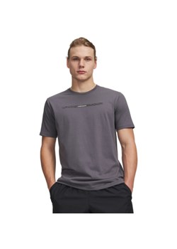 Męski t-shirt z nadrukiem Under Armour UA M BLUR WM SS - szary ze sklepu Sportstylestory.com w kategorii T-shirty męskie - zdjęcie 189130709