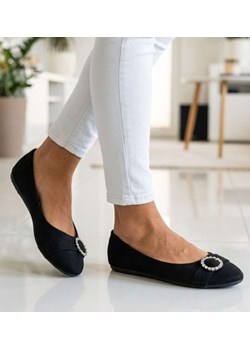 Czarne baleriny ze srebrną ozdobą /B4-2 18845 T122/ ze sklepu Pantofelek24.pl w kategorii Balerinki - zdjęcie 189131278