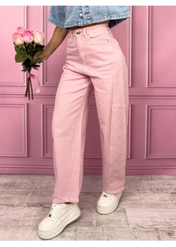 SPODNIE JEANSOWE BALLOON Z PRZESZYCIAMI- PASTELOWO RÓŻOWE ze sklepu olika.com.pl w kategorii Jeansy damskie - zdjęcie 189131839