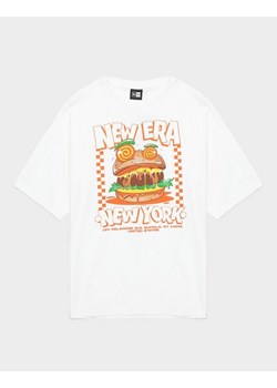 NEW ERA T-SHIRT NE FOOD GRAPHIC OS NONE ze sklepu JD Sports  w kategorii T-shirty męskie - zdjęcie 189136887