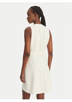 HUGO Sukienka koktajlowa Kidenna 50559186 Écru Regular Fit ze sklepu MODIVO w kategorii Sukienki - zdjęcie 189142808