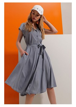 Trend Alacati Sukienka "Trend Alaçat Stili" w kolorze szarym ze sklepu Limango Polska w kategorii Sukienki - zdjęcie 189159666