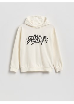 Reserved - Bawełniana bluza z nadrukiem - złamana biel ze sklepu Reserved w kategorii Bluzy chłopięce - zdjęcie 189160825