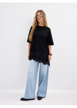 Mohito - Czarny t-shirt z ozdobną koronką - czarny ze sklepu Mohito w kategorii Bluzki damskie - zdjęcie 189175886