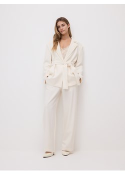 Reserved - Marynarka z paskiem - złamana biel ze sklepu Reserved w kategorii Marynarki damskie - zdjęcie 189176018