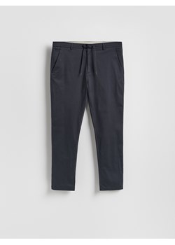 Reserved - Spodnie joggery - granatowy ze sklepu Reserved w kategorii Spodnie męskie - zdjęcie 189182115