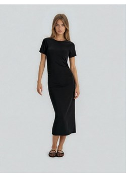 Sinsay - Bawełniana sukienka midi z marszczeniem po bokach - czarny ze sklepu Sinsay w kategorii Sukienki - zdjęcie 189186875
