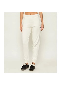 HUGO Spodnie dresowe Nelfinia | Regular Fit ze sklepu Gomez Fashion Store w kategorii Spodnie damskie - zdjęcie 189190986