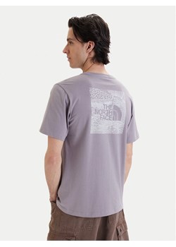 The North Face T-Shirt NSE Box NF0A8GV2 Fioletowy Regular Fit ze sklepu MODIVO w kategorii T-shirty męskie - zdjęcie 189191186