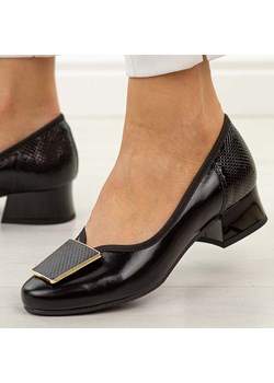 Czarne skórzane Polskie czółenka damskie na obcasie Góral 1932 ze sklepu suzana.pl w kategorii Czółenka - zdjęcie 189191997