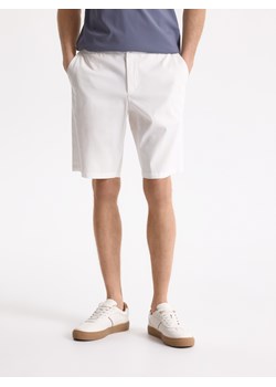 Reserved - Szorty regular z lyocellem - biały ze sklepu Reserved w kategorii Spodnie męskie - zdjęcie 189192466