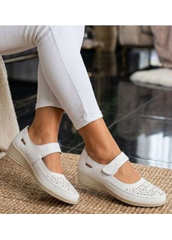 Ażurowe damskie buty z rzepem Białe /G6-2 18766 W255/ ze sklepu Pantofelek24.pl w kategorii Półbuty damskie - zdjęcie 189209407