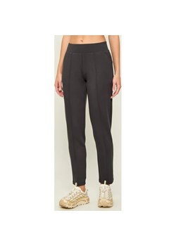 EA7 Spodnie dresowe | Regular Fit ze sklepu Gomez Fashion Store w kategorii Spodnie damskie - zdjęcie 189212846