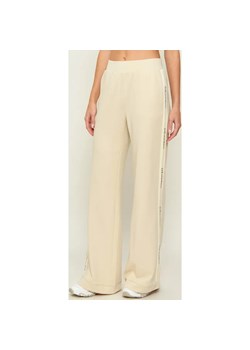 EA7 Spodnie dresowe | Relaxed fit ze sklepu Gomez Fashion Store w kategorii Spodnie damskie - zdjęcie 189212947