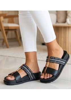 Czarne klapki na niskiej platformie /F2-3 18771 W199/ ze sklepu Pantofelek24.pl w kategorii Klapki damskie - zdjęcie 189214928