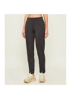 EA7 Spodnie dresowe | Regular Fit ze sklepu Gomez Fashion Store w kategorii Spodnie damskie - zdjęcie 189218348