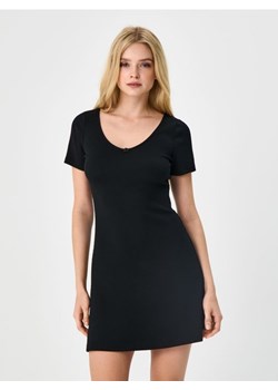 Sinsay - Prążkowana sukienka mini z różą przy dekolcie - czarny ze sklepu Sinsay w kategorii Sukienki - zdjęcie 189235629