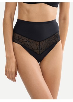 Triumph Stringi Comfort Contour 10226423 Czarny ze sklepu MODIVO w kategorii Majtki damskie - zdjęcie 189236545