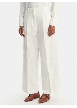 Weekend Max Mara Spodnie materiałowe Bellico 2615131072 Biały Regular Fit ze sklepu MODIVO w kategorii Spodnie damskie - zdjęcie 189239156