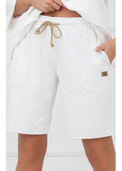 Krótkie spodenki damskie ecru Kaori, Kolor ecru, Rozmiar S, Italian Fashion ze sklepu Primodo w kategorii Szorty - zdjęcie 189239736
