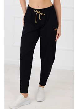 Spodnie dresowe damskie czarne Kaori, Kolor czarny, Rozmiar S, Italian Fashion ze sklepu Primodo w kategorii Spodnie damskie - zdjęcie 189239745