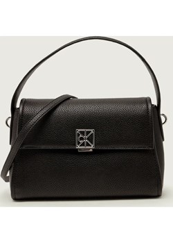Calvin Klein Kuferek EMBLEM ze sklepu Gomez Fashion Store w kategorii Kuferki - zdjęcie 189243885