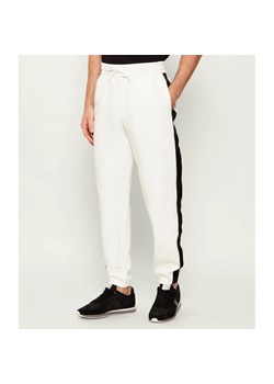 Armani Exchange Spodnie dresowe | Regular Fit ze sklepu Gomez Fashion Store w kategorii Spodnie męskie - zdjęcie 189243998