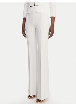 Elisabetta Franchi Spodnie materiałowe PA-171-61E2-V320 Biały Regular Fit ze sklepu MODIVO w kategorii Spodnie damskie - zdjęcie 189244056