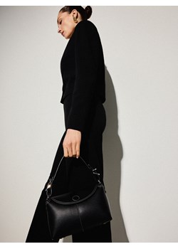 Mohito - Czarna torebka z paskiem na ramię - czarny ze sklepu Mohito w kategorii Listonoszki - zdjęcie 189245138