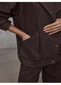 Mohito - Jeansowa brązowa kurtka oversize - ciemnobrązowy ze sklepu Mohito w kategorii Kurtki damskie - zdjęcie 189245159