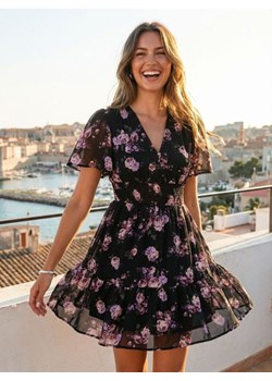 Sinsay - Sukienka mini z krótkim rękawem w kwiaty - wielobarwny ze sklepu Sinsay w kategorii Sukienki - zdjęcie 189247357