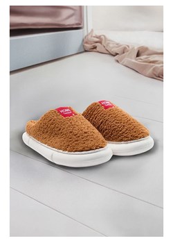 trendyol Kapcie w kolorze jasnobrązowym ze sklepu Limango Polska w kategorii Kapcie damskie - zdjęcie 189250796