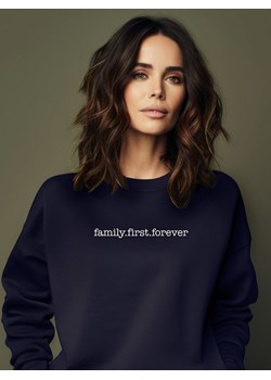 WOOOP Bluza "Family First Forever" w kolorze granatowym ze sklepu Limango Polska w kategorii Bluzy damskie - zdjęcie 189251055
