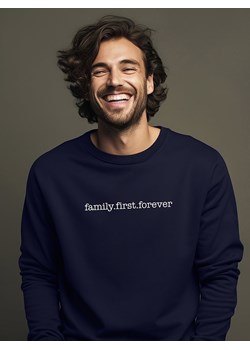 WOOOP Bluza "Family First Forever" w kolorze granatowym ze sklepu Limango Polska w kategorii Bluzy męskie - zdjęcie 189251349