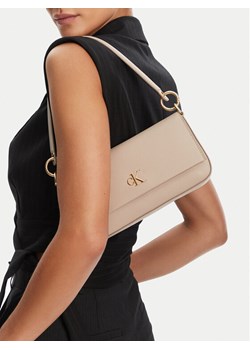 Calvin Klein Torebka Minimal Monogram Shoulder Pouch LV04K3161G Beżowy ze sklepu MODIVO w kategorii Torebki damskie - zdjęcie 189254557