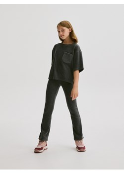 Reserved - Prążkowane spodnie flare - ciemnoszary ze sklepu Reserved w kategorii Spodnie dziewczęce - zdjęcie 189255397