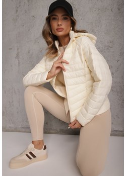 Jasnobeżowa Przejściowa Kurtka Pikowana z Kapturem z Możliwością Odpięcia Pretiga ze sklepu renee.pl w kategorii Kurtki damskie - zdjęcie 189255557