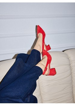 Mohito - Skórzane czółenka na słupku - czerwony ze sklepu Mohito w kategorii Czółenka - zdjęcie 189257707