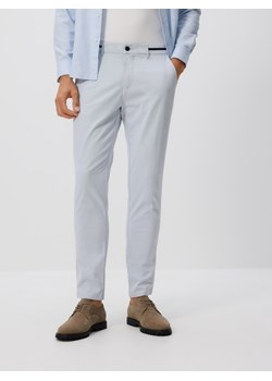 Reserved - Spodnie chino slim fit - jasnoniebieski ze sklepu Reserved w kategorii Spodnie męskie - zdjęcie 189259807