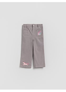 Reserved - Sztruksowe spodnie z nadrukiem - jasnoszary ze sklepu Reserved w kategorii Spodnie dziewczęce - zdjęcie 189261749
